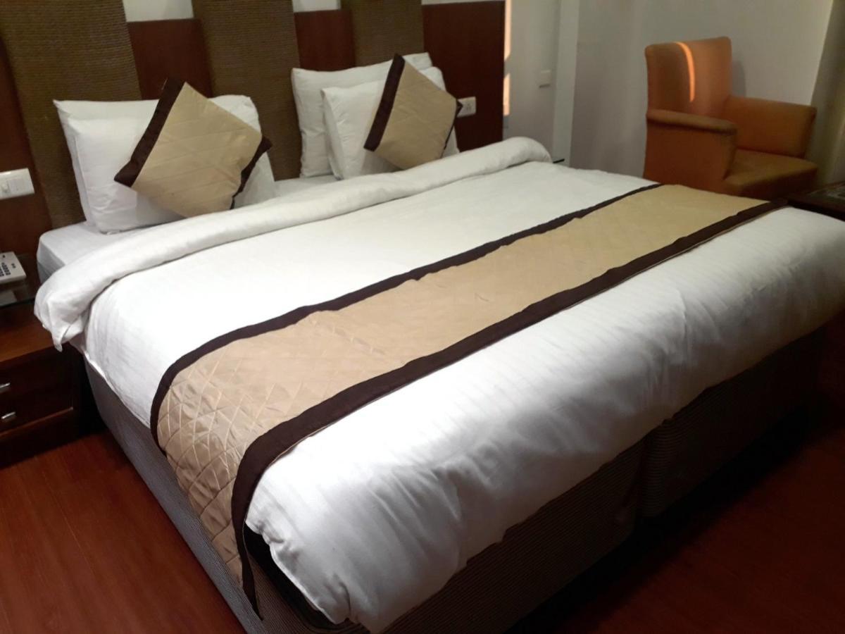 Airport Hotel Golden Bliss Near Delhi Airport Yeni Delhi Dış mekan fotoğraf