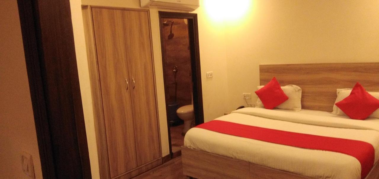 Airport Hotel Golden Bliss Near Delhi Airport Yeni Delhi Dış mekan fotoğraf